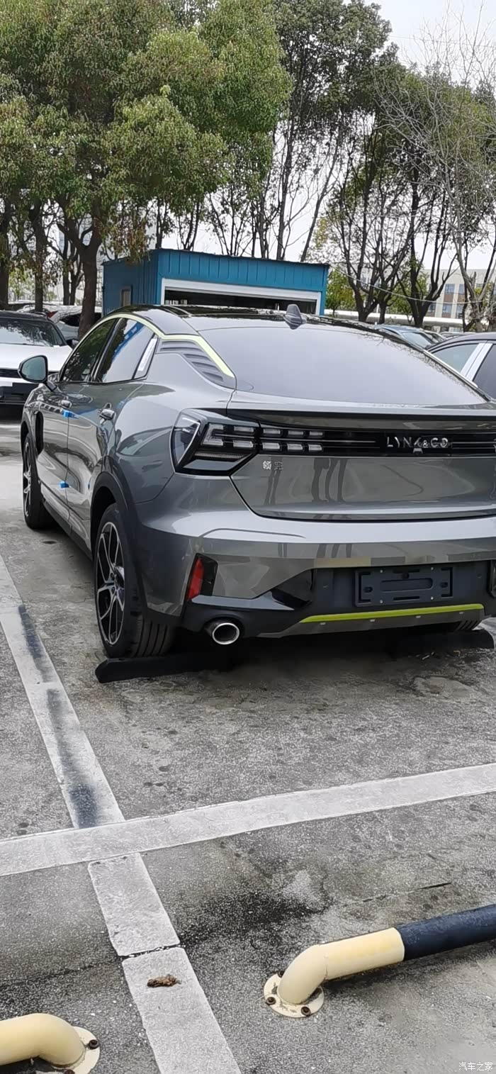 领克05两驱耀halo 新车没上牌1400公里出手