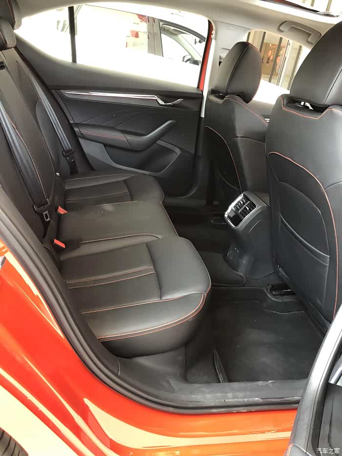 816 | 回复: 2 明锐论坛 斯柯达明锐pro内室后排的空间也是相当舒适的