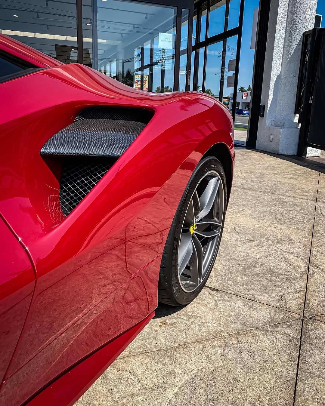 488 gtb上演红色诱惑,就问你美不美?_法拉利f8论坛_手机汽车之家