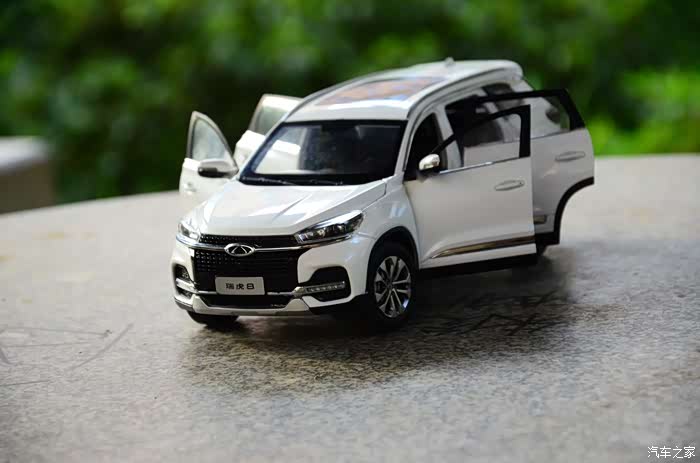 模型外拍记小而美奇瑞瑞虎8精品车模展示