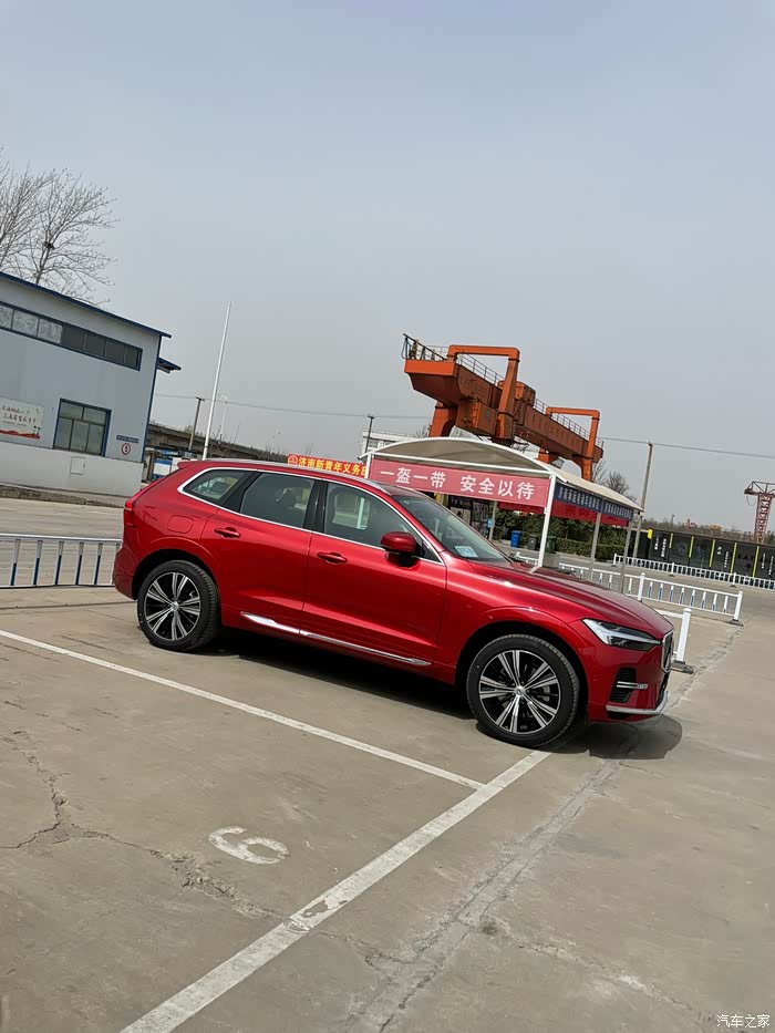 沃尔沃xc60t8熔岩红提车了