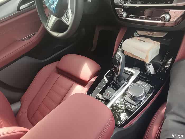 2021款x4碳黑火山红xdrive30im提车作业求地图如何升级