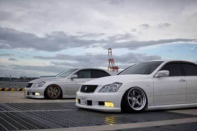 丰田经典12代皇冠～这低趴的姿态喜欢吗