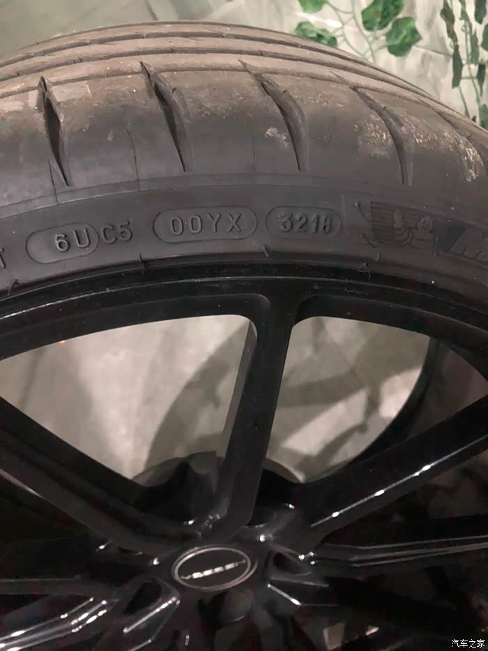 出一个米其林ps4s轮胎