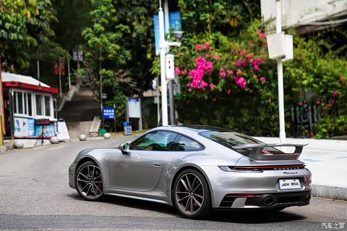 992carreras悄悄地换个原厂空气动力组件尾翼