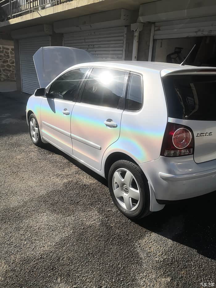 【图】09年老款两箱poio 贴雷射白改色膜_polo论坛_汽车之家论坛