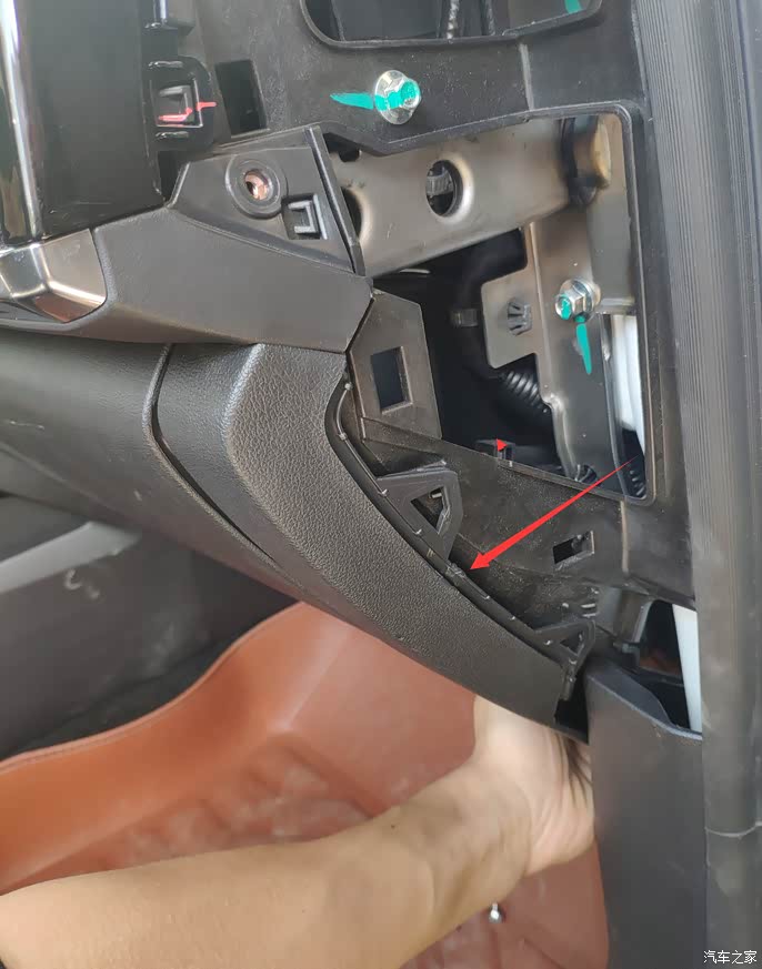 众泰t500更换空调滤芯教程