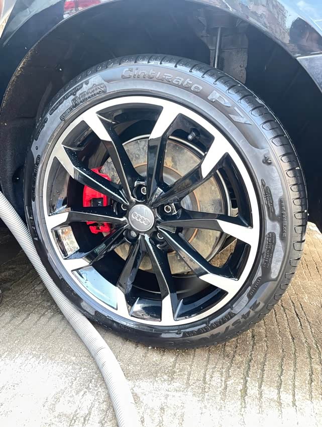 出一套a4l原厂18寸花瓣轮毂