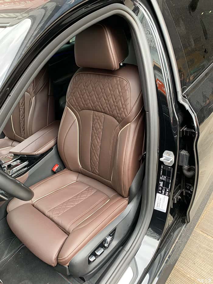 出售两个5系摩卡色nappa真皮座椅