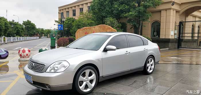 情怀车05款日产天籁!15年的车龄依然从容的走在路上!
