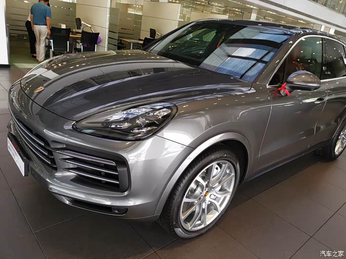 我是石英灰,车衣不显旧