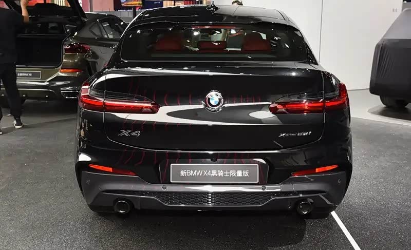 宝马x4黑骑士限量款侧身腰线凌厉,溜背式设计非常时尚!