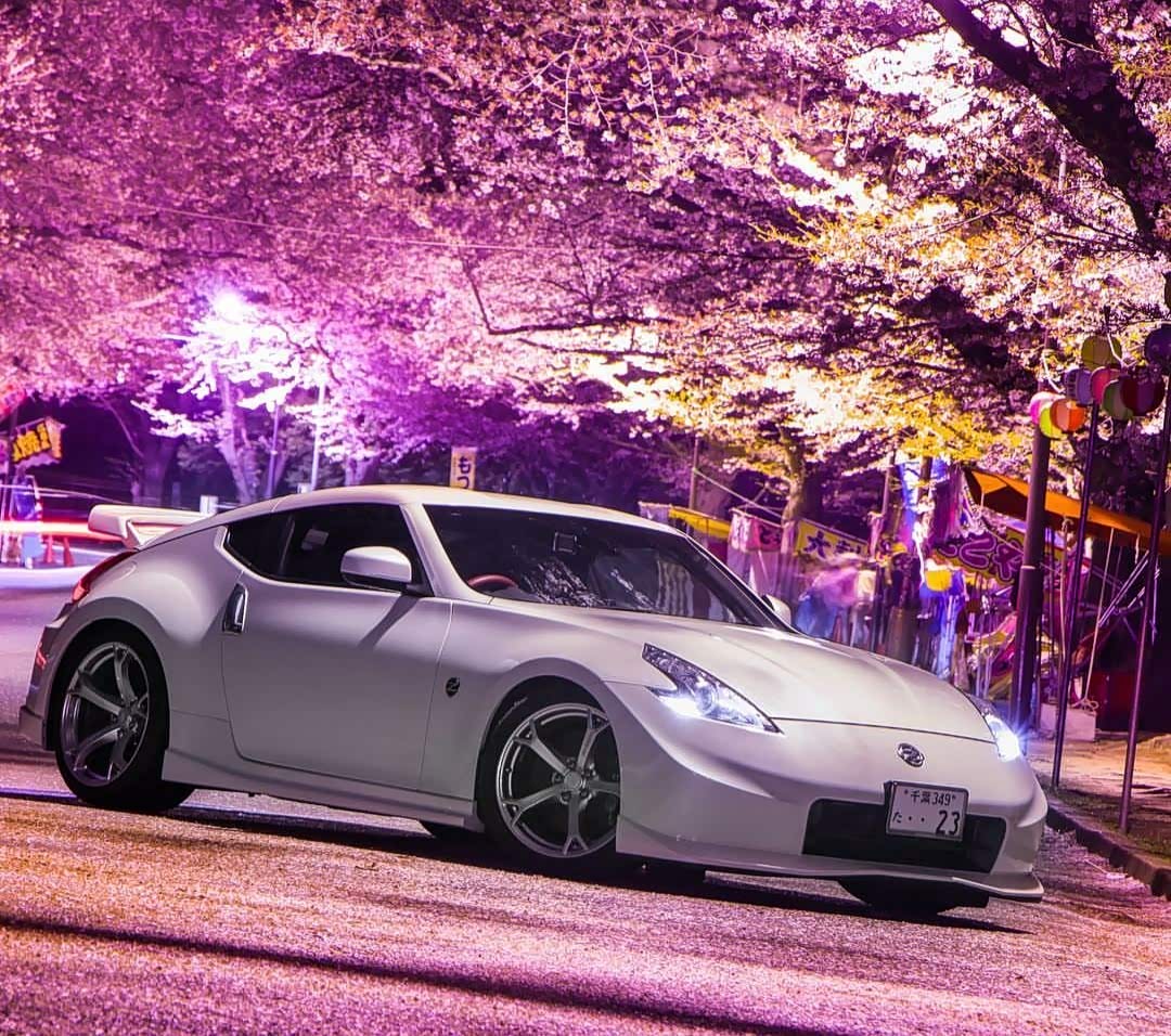 日产小跑370z,看起来不错.