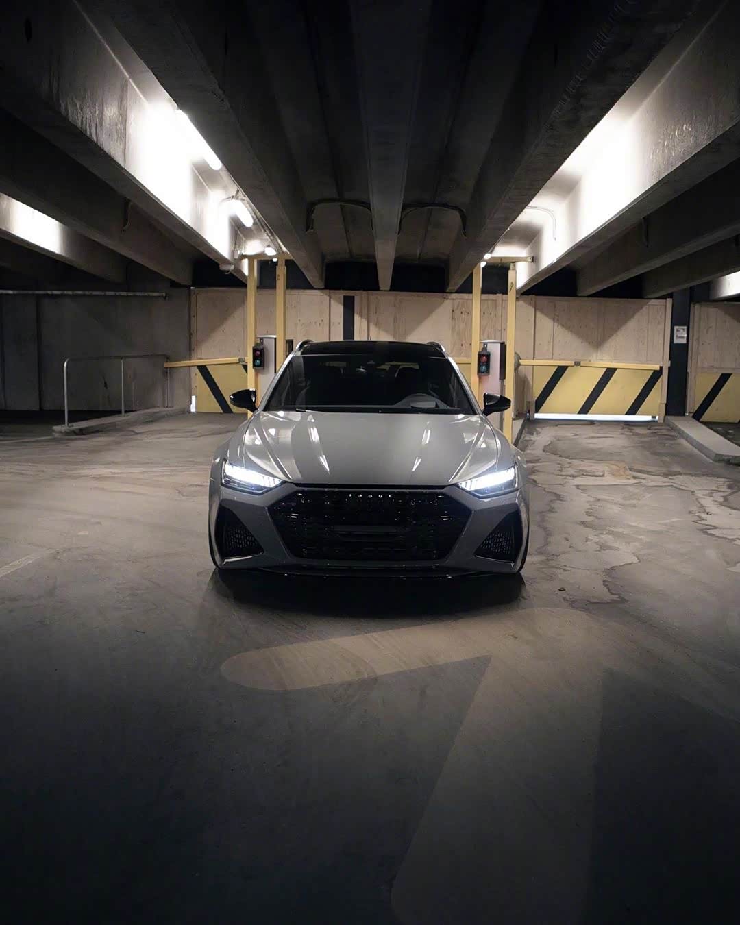 水泥灰奥迪rs6真的是太太太帅了