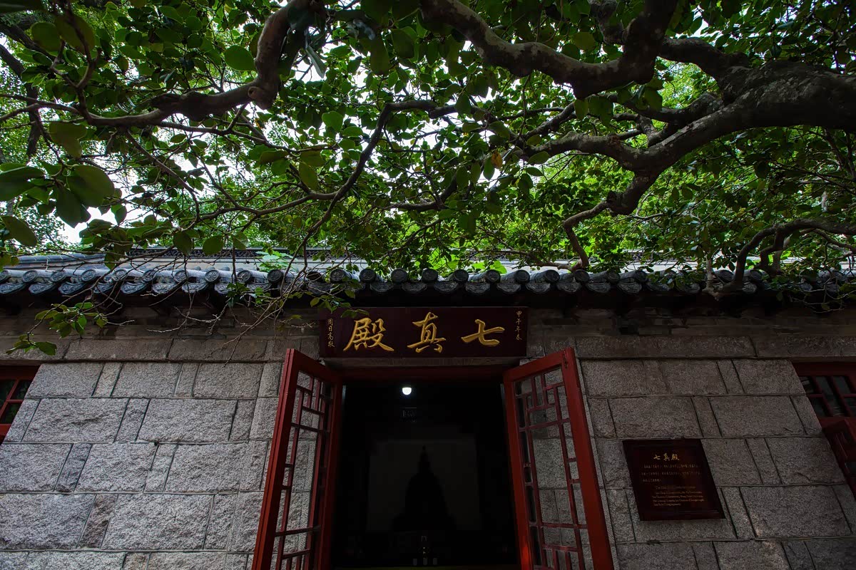 跋山涉水,翻山越岭,终于到达我梦寐以求的地方.