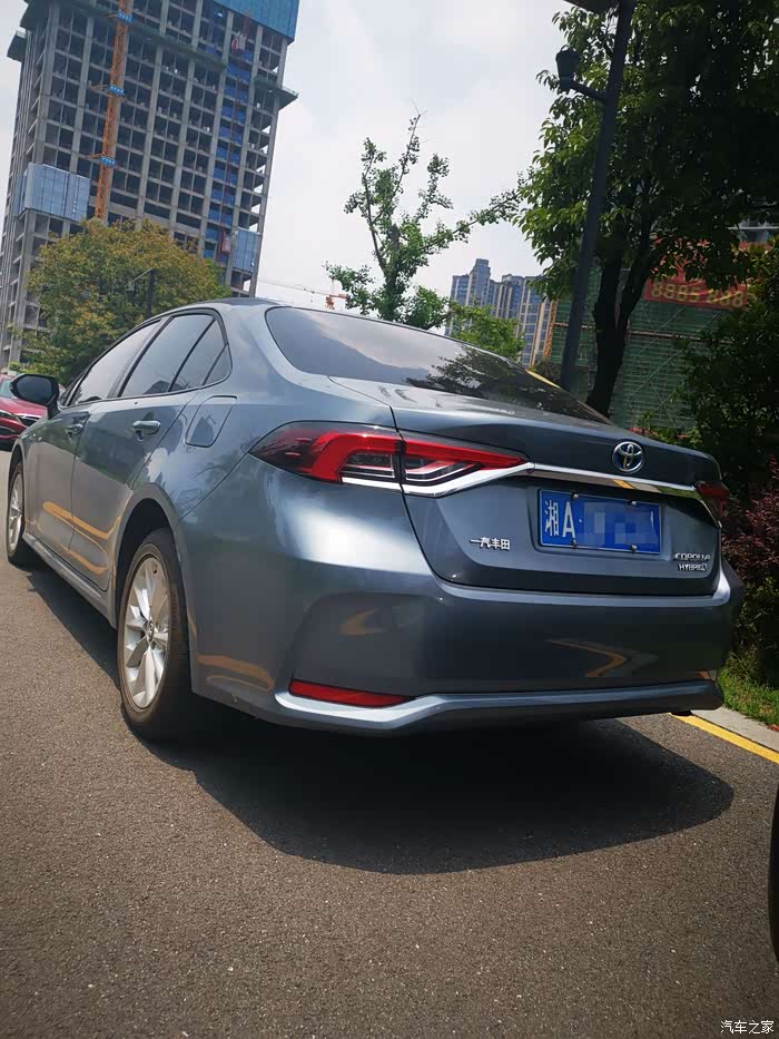 梅溪湖最亮眼的小妖精,天青石色卡罗拉双擎!