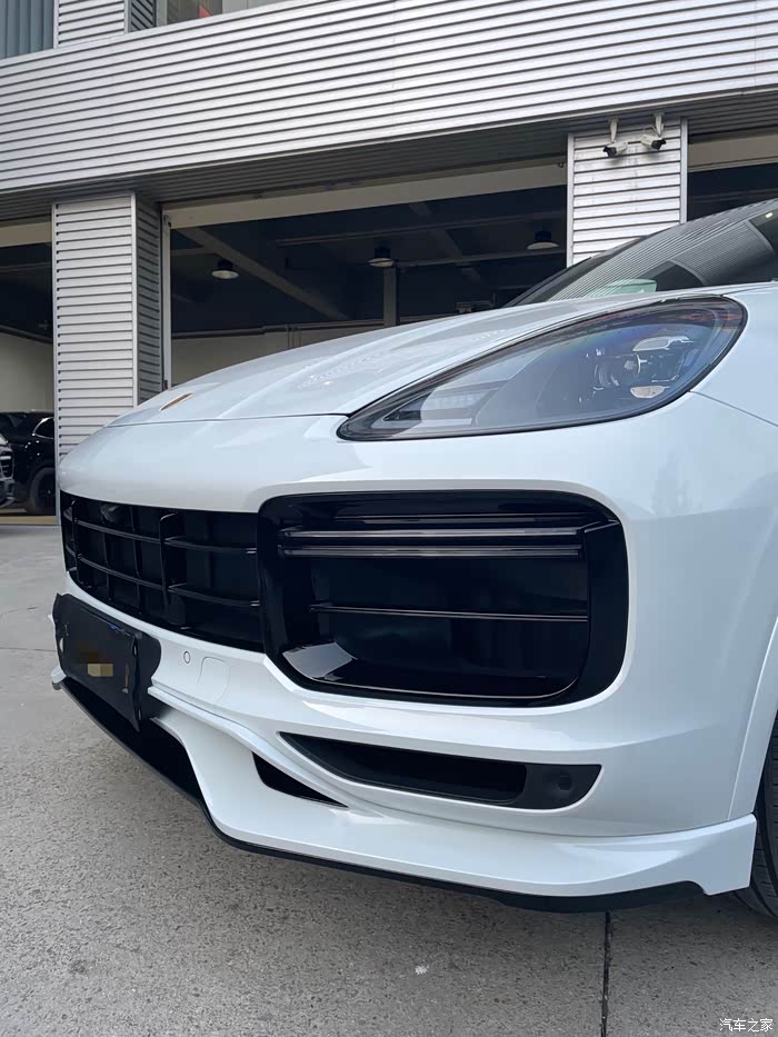 【图】白武士 cayenne coupe,轮毂也是白的.