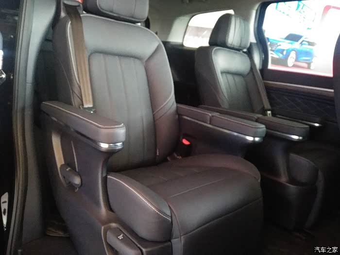 传祺gm8空间展示