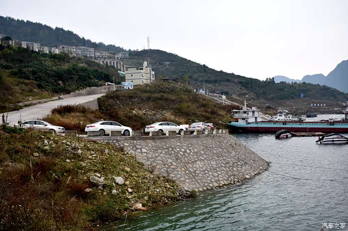 贵州帝豪gl车友会相聚瓮安江界河风景名胜区
