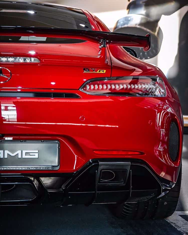 大红色奔驰 amg gt-r霸气侧漏