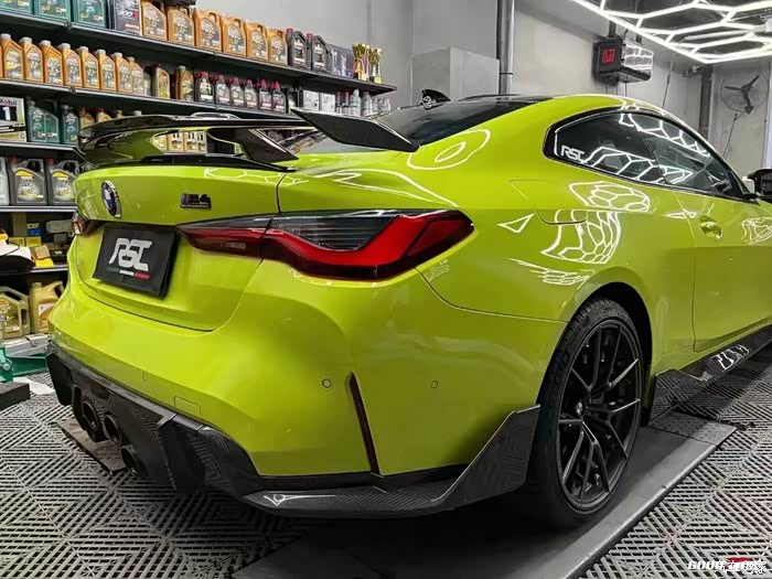 宝马m4原装performance尾翼