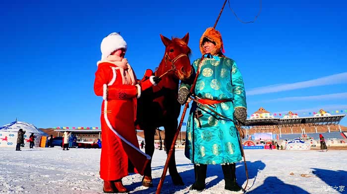 札萨克图民族服饰,精美绝伦,蒙古族传统文化的重要组成部分.