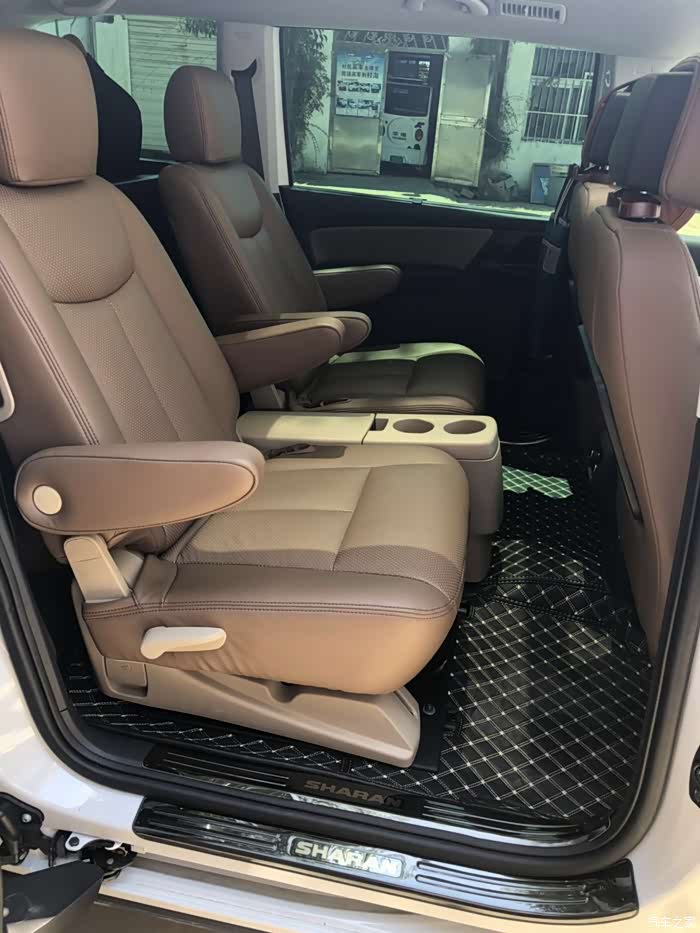 将夏朗第二排独立座椅改装成航空座椅