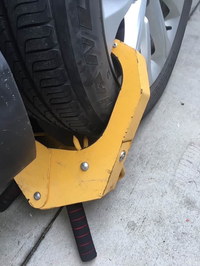 轮胎被锁有什么办法打开