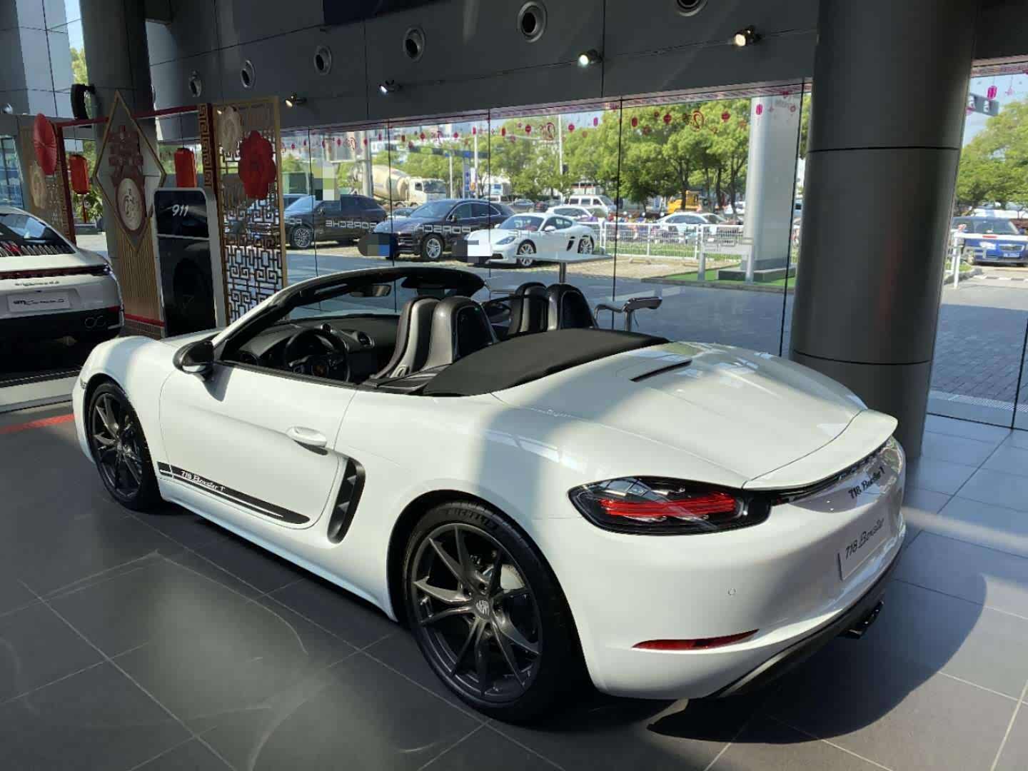 保时捷718boxstert白外黑内帅气十足