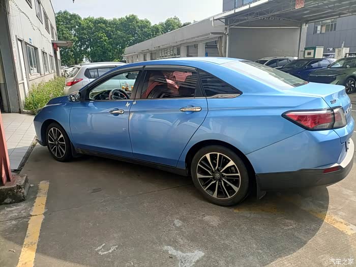 18款启辰d60保养作业更换前轮轮胎