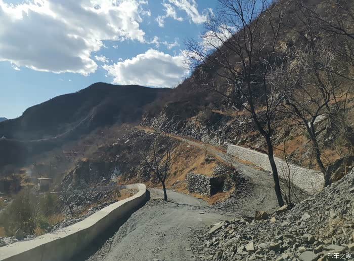 sky寻野之猫耳山下陡坡塌方大平台