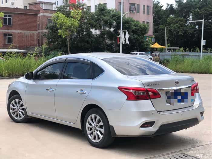 银色的日产经典轩逸太帅气了