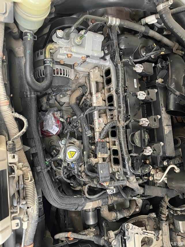 0t发动机进气支管,节气门,气门拆洗除积炭!