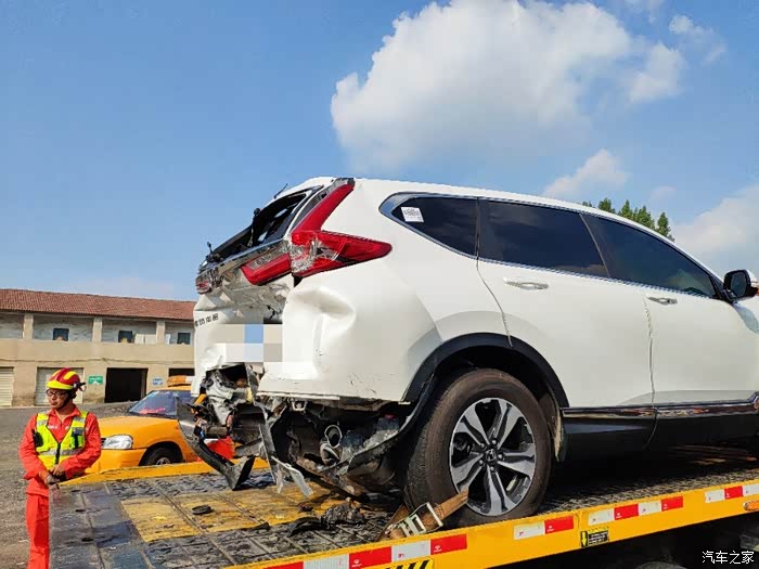 17款crv风尚版提车一个月被严重追尾