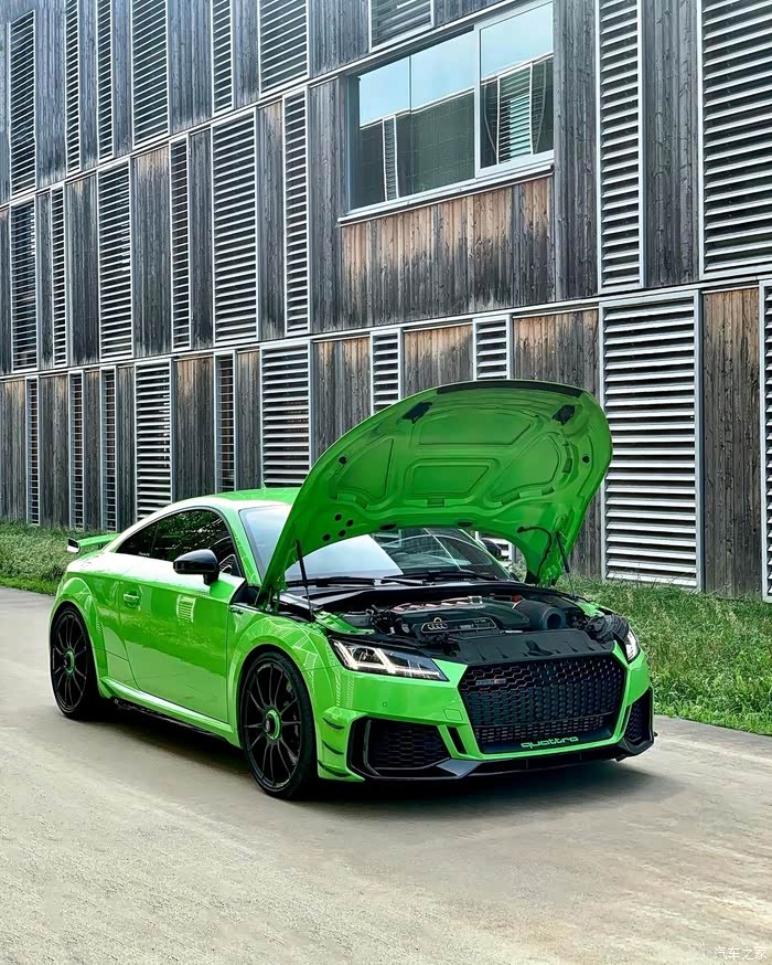 浅绿色的车身真是养眼,太让人惊讶了.