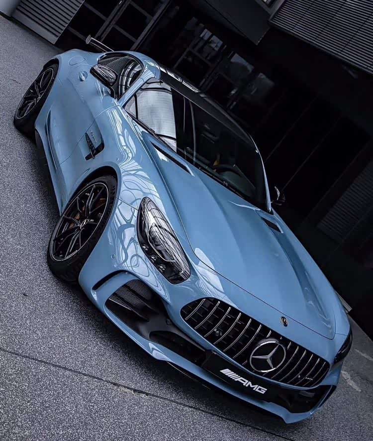 奔驰gtr中国蓝很有气场吧