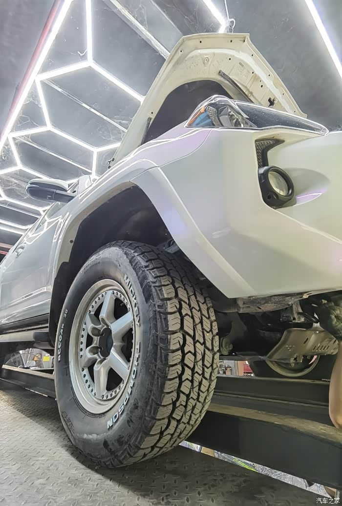 【图】米奇汤普森轮胎,越野车必装的轮胎,性能颜值都是杠杠滴.