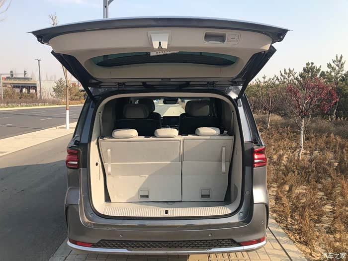 时尚大片,汽车和古城墙合影_荣威imax8论坛_汽车之家论坛