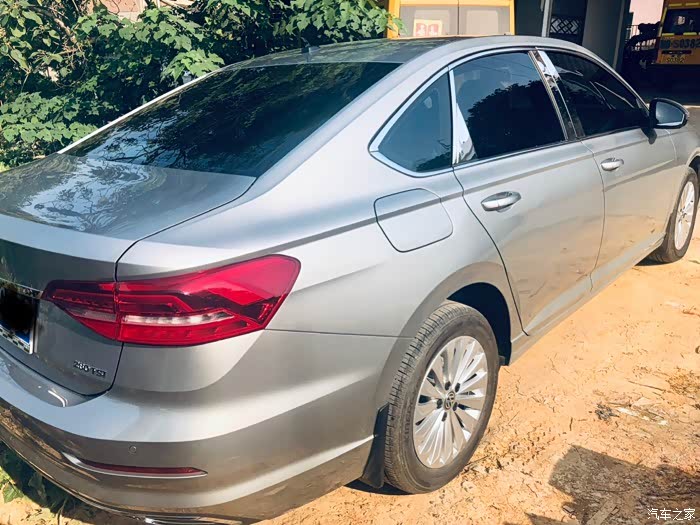 求朗逸plus银色图片