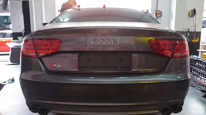 奥迪s8v8t圆两年前的梦上