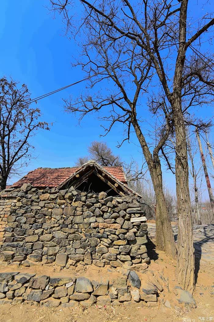 美丽小山村响水崖