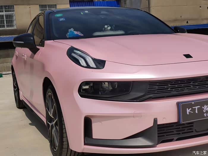 领克03改色电光樱花粉
