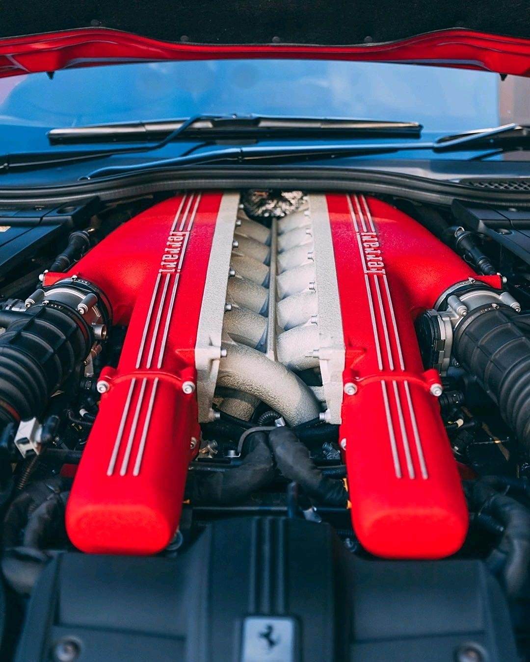 法拉利488的发动机,给人很强的震撼感拥有它就拥有世界