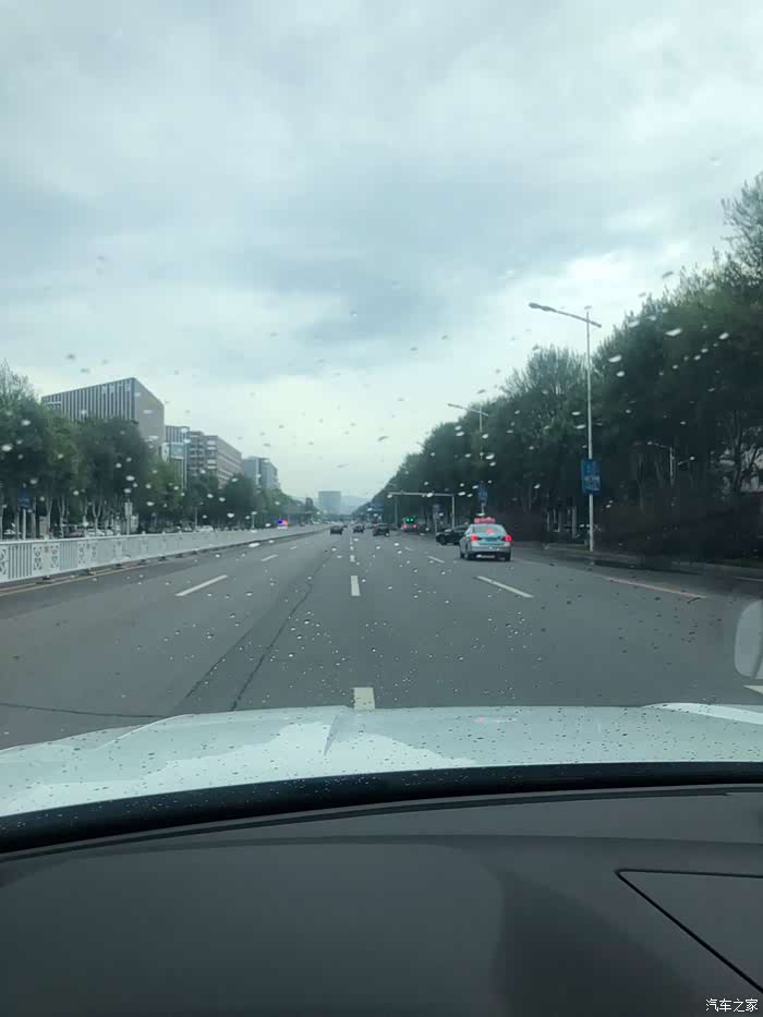 阴天早上上班的路上