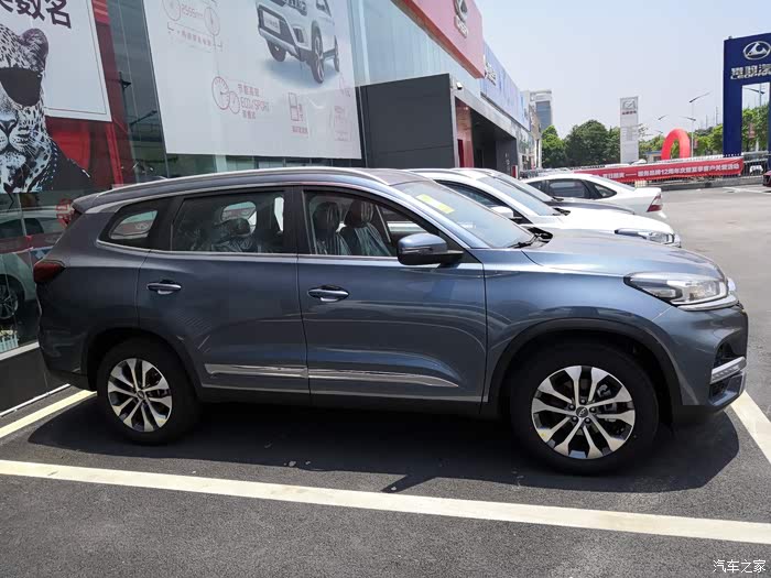 去4s店看了一下钛金灰瑞虎8