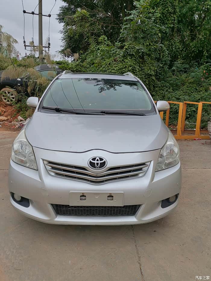 广西田东2011年11月上牌丰田逸致七座豪华版