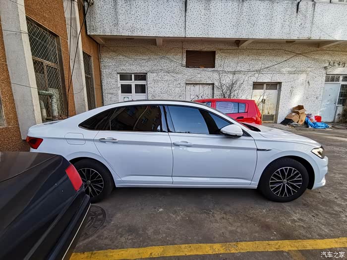 新速腾加了小黑顶做了镀晶好看很多