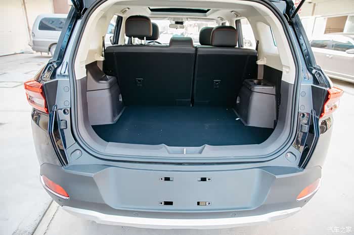 智能空间suv霸道总裁vs顾家暖男北汽昌河q7自动精英型试驾