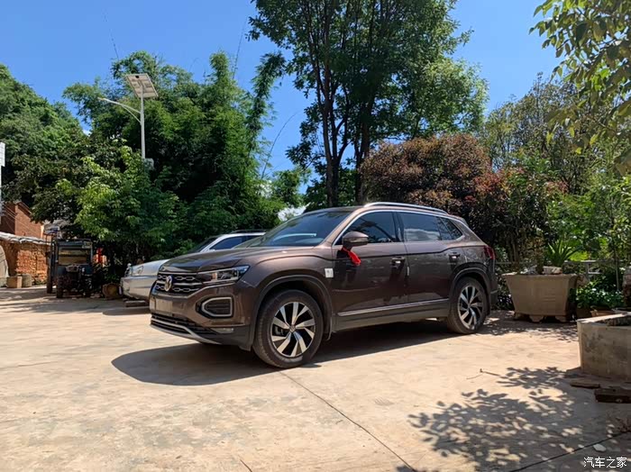 云南喜提国六两豪马尔斯棕探岳,提车认证贴