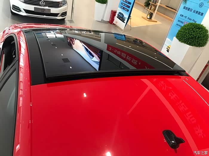 上汽大众宽体轿跑凌渡带你体验速度与激情